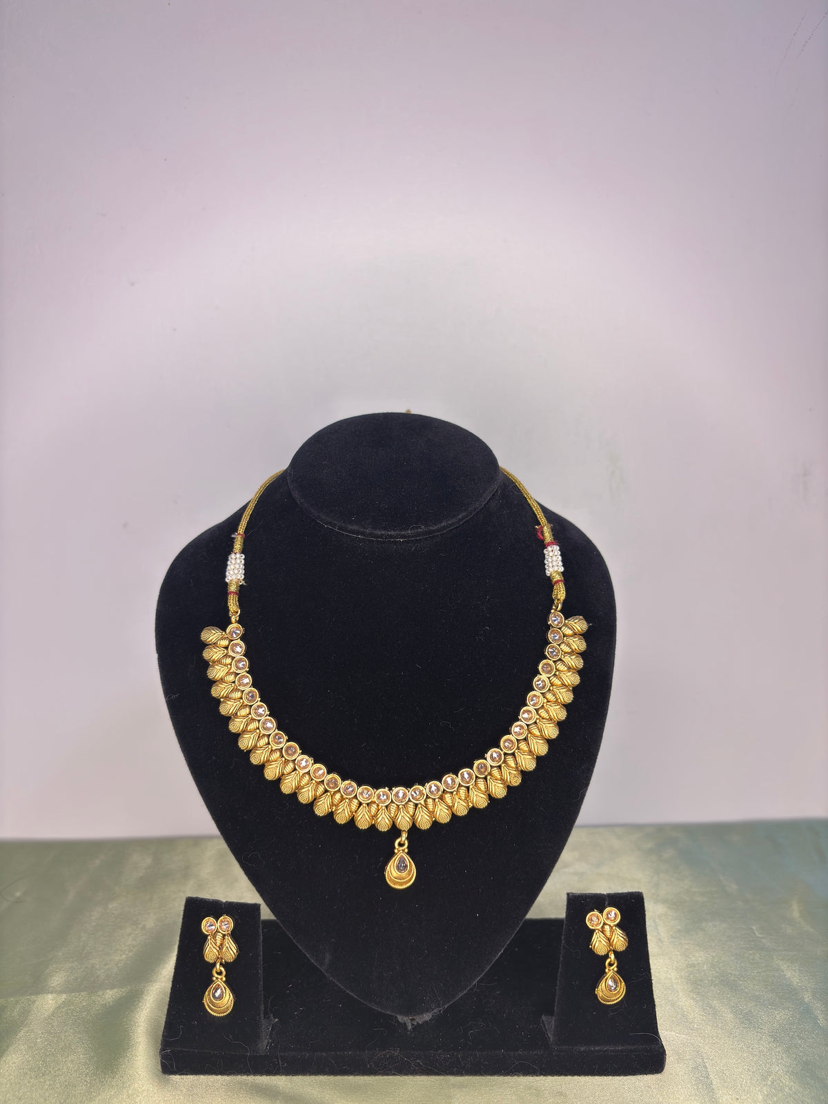 Traditional Floral Leaf Gold Finish Collar Necklace Set